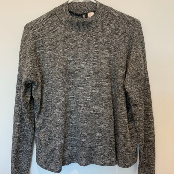 H&M Mock Neck Shirt - Picture 1 of 1